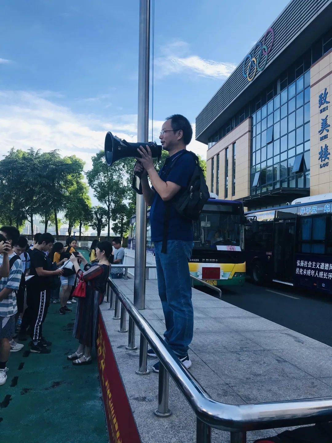新澳门三中三必中一组的解读