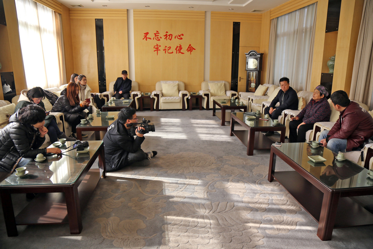 管家婆一肖一码一中一特最新章节与东哥苏玛丽的奇幻冒险